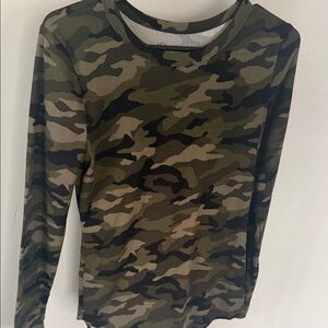 Camouflage Long-Sleeve Women's Top - Olive Camo